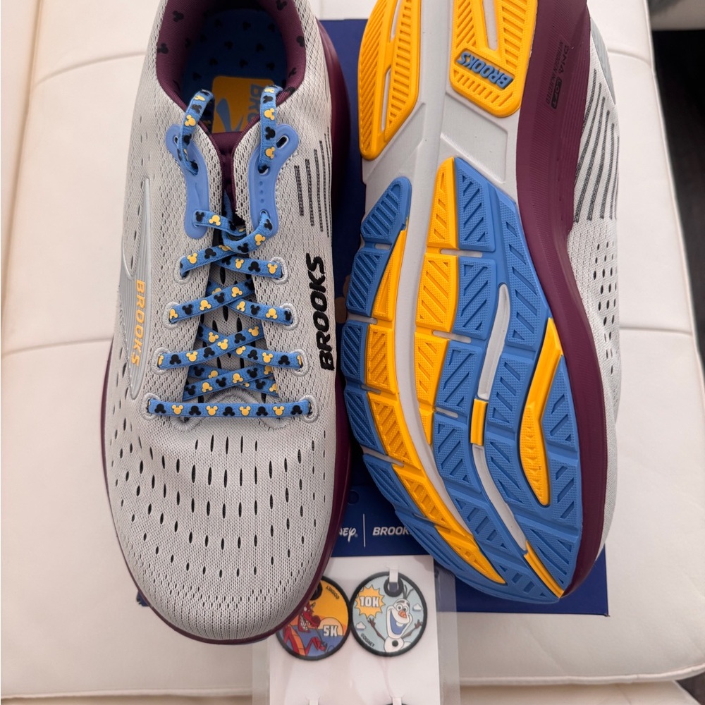 Disney Wine and Dine Limited Edition Brooks Ghost Max 3 - Picture 4 of 5